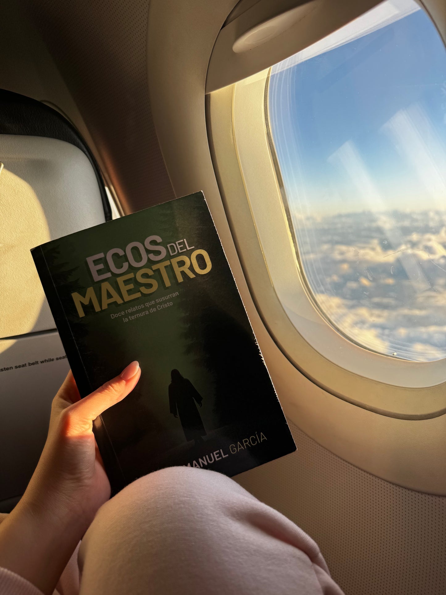 Ecos del Maestro: Doce relatos que susurran la ternura de Cristo